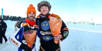 Jasper Iwema (l) en Sebastian Reitsma (r) dolblij voor plaatsing WK ijsspeedway
